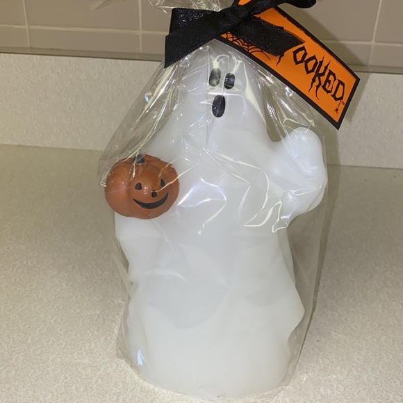 LED Ghost Holding Pumpkin Candle 👻 🎃 - Picture 2 of 3